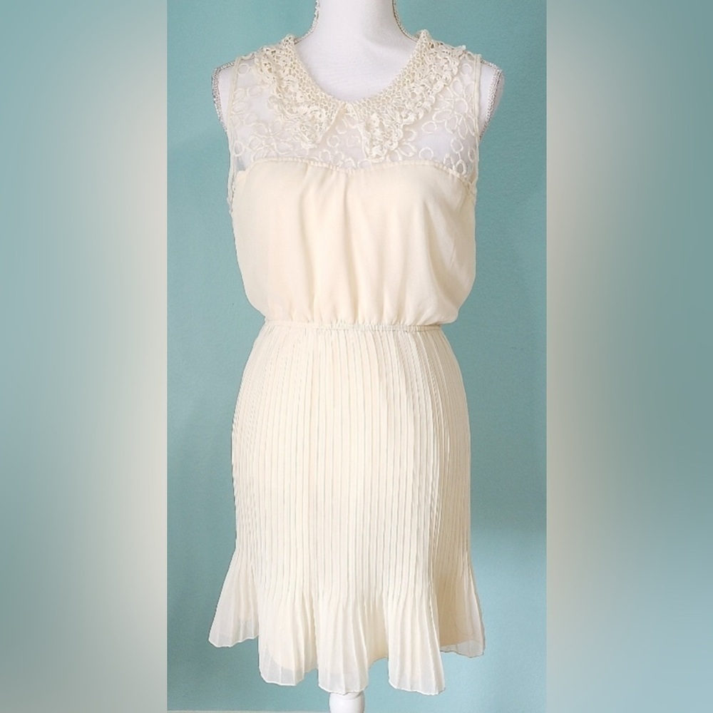 PINKY NWT Cream Lace Sleeveless Dress Size S